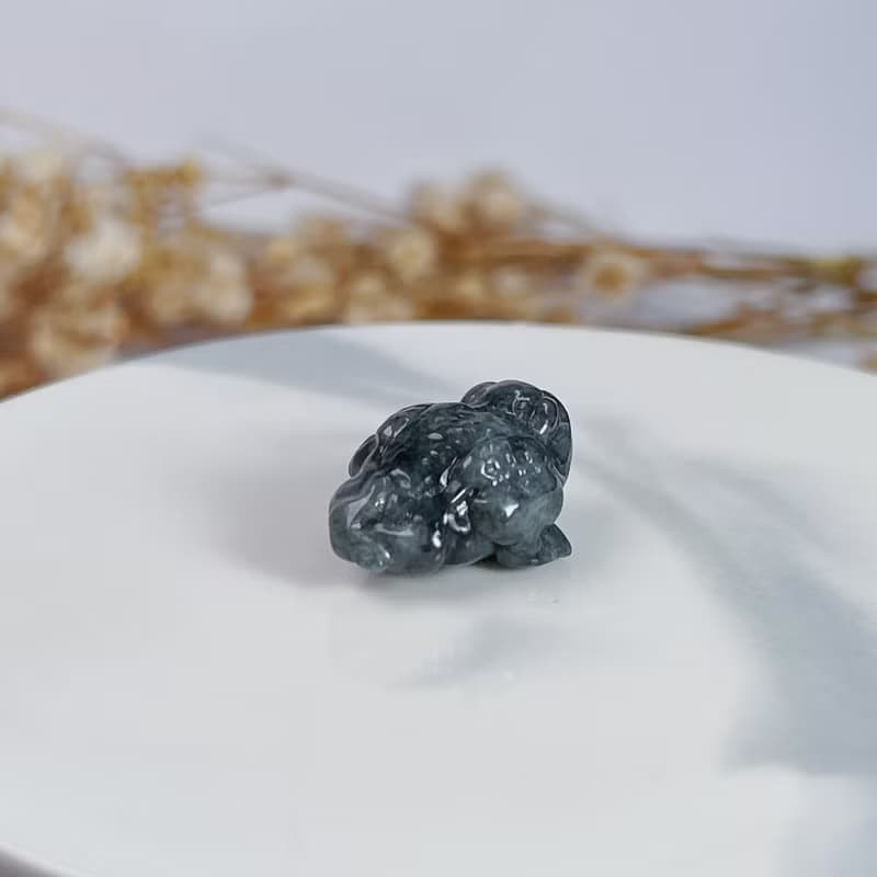 【招財神獸】烏雞翡翠三腳蟾蜍擺飾 | 天然緬甸玉翡翠A貨 | 送禮