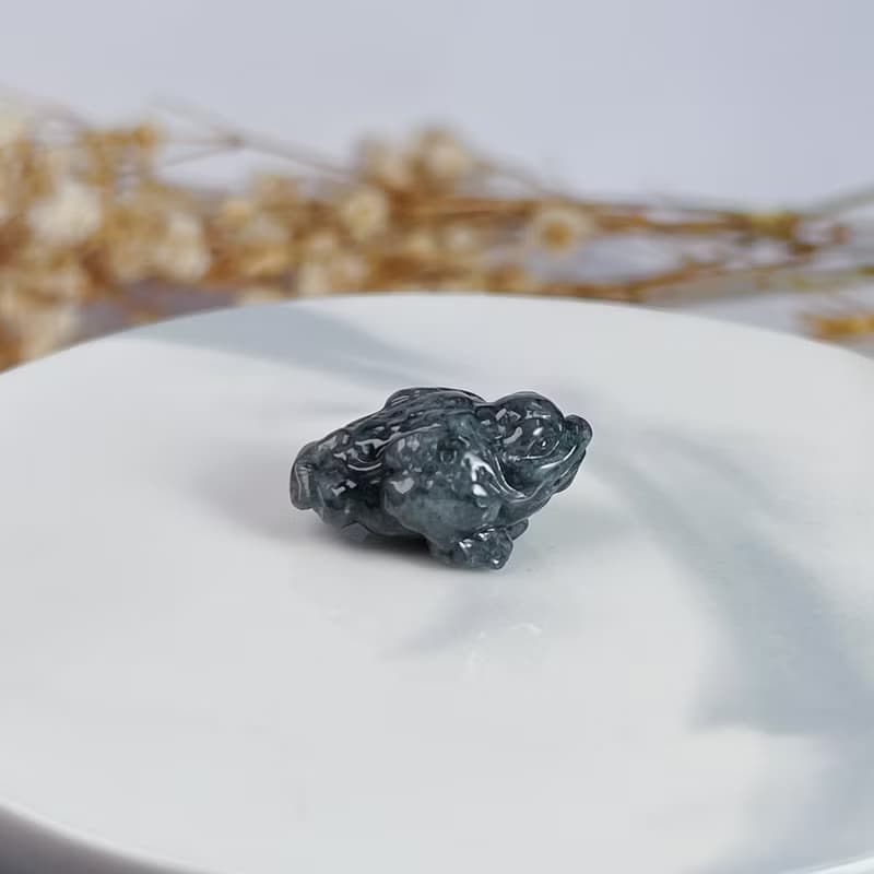 【招財神獸】烏雞翡翠三腳蟾蜍擺飾 | 天然緬甸玉翡翠A貨 | 送禮