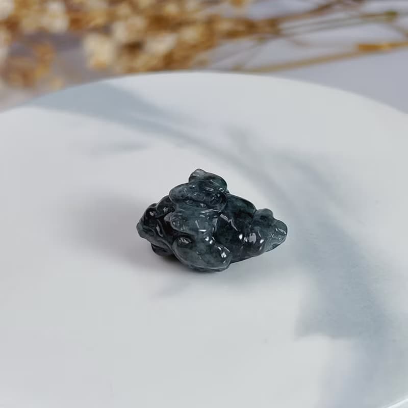 【招財神獸】烏雞翡翠三腳蟾蜍擺飾 | 天然緬甸玉翡翠A貨 | 送禮