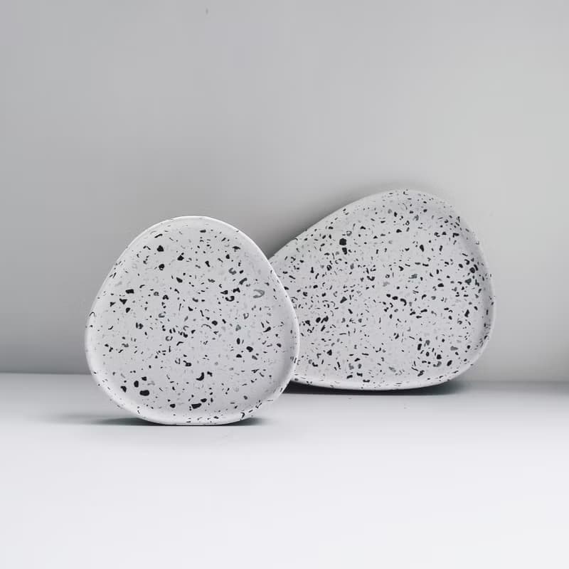 TERRAZZO 磨石子 | 經典黑白三角島嶼水泥托盤 & 玻璃鐘罩 (S)