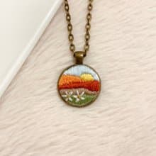【山巒】手工刺繡項鍊 *生日 交換禮物*