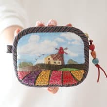 Japanese Patchwork Quilted Money Pouch: Elegant Embroidered Mini Cosmetic Bag