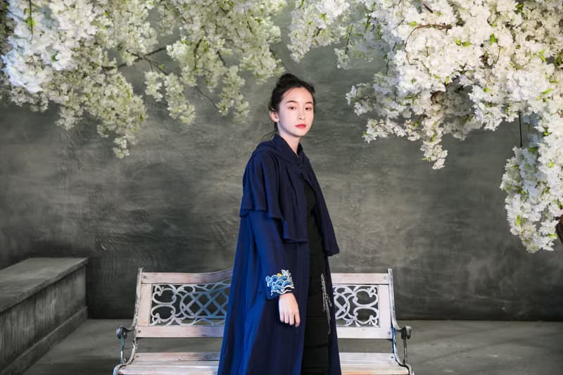 馬克是流光俠者 竹節棉連帽小披風袖口刺袖外套