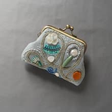 ビーズ刺繍の小さながま口 11　ブルー　ビーズ刺繍　ギフト　母の日　敬老の日　クリスマス　マチなしポーチ