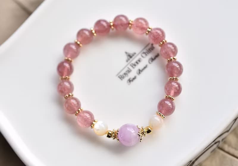 草莓晶+紫鋰輝+珍珠貝黃銅鍍金手鍊