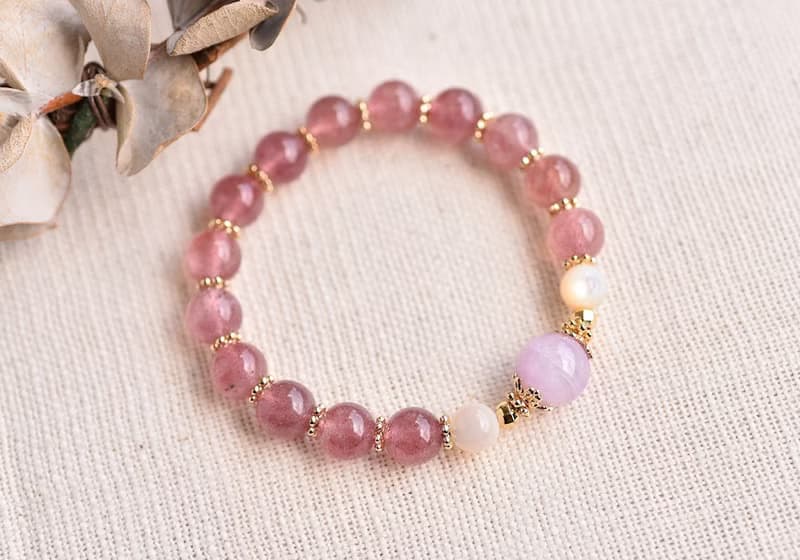 草莓晶+紫鋰輝+珍珠貝黃銅鍍金手鍊