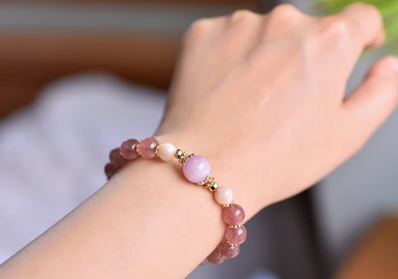 草莓晶+紫鋰輝+珍珠貝黃銅鍍金手鍊