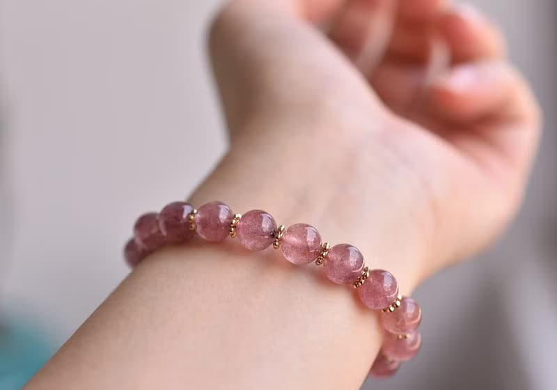 草莓晶+紫鋰輝+珍珠貝黃銅鍍金手鍊