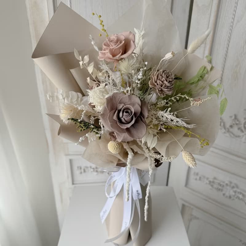 SEE 看見花藝設計|情人節|永生玫瑰 |生日|秋風呢喃擴香玫瑰花束