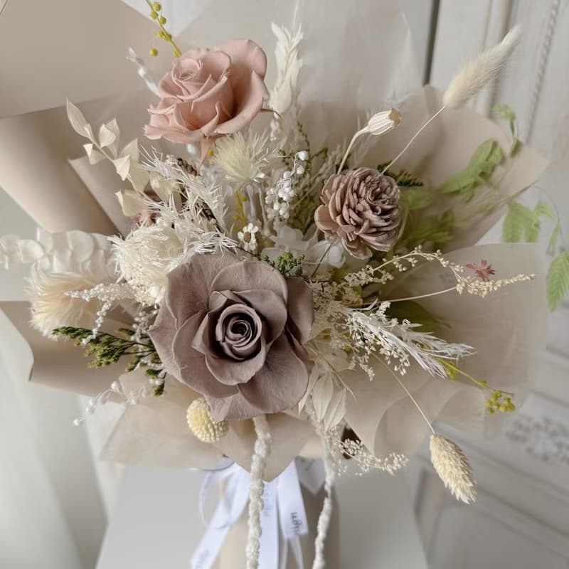 SEE 看見花藝設計|情人節|永生玫瑰 |生日|秋風呢喃擴香玫瑰花束