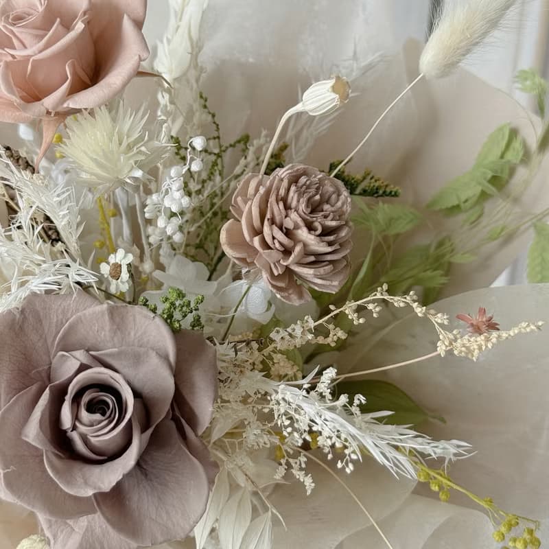 SEE 看見花藝設計|情人節|永生玫瑰 |生日|秋風呢喃擴香玫瑰花束