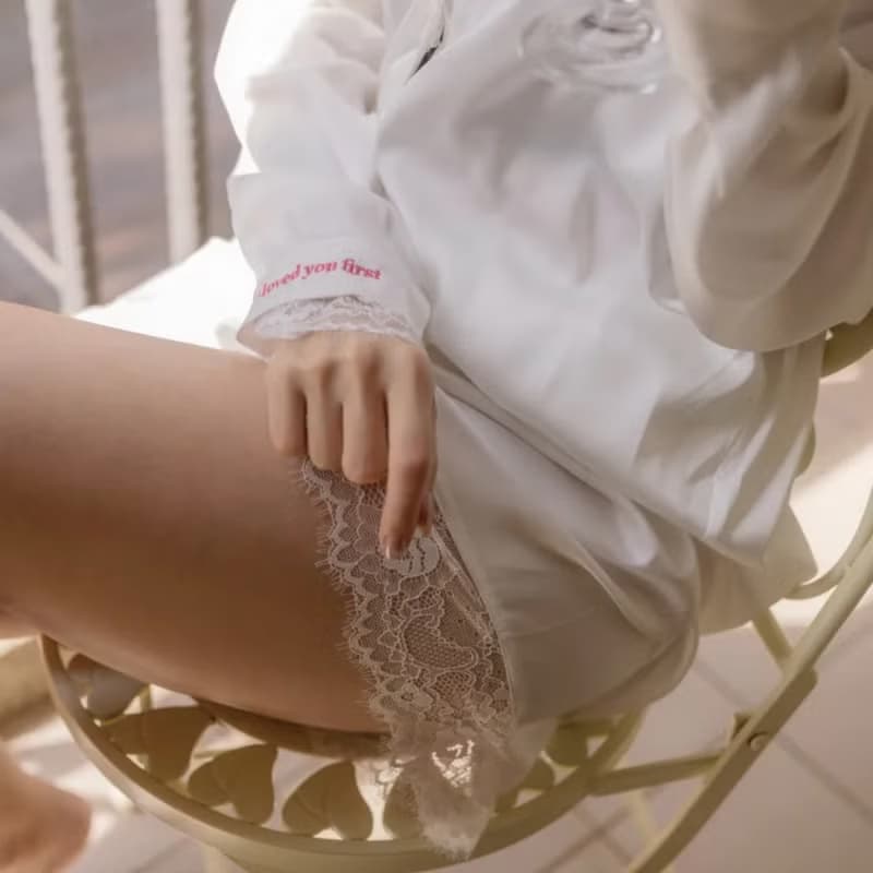 凝光緞慵懶蕾絲襯衫短褲套裝-幸福白 (可電繡 10月中後到貨)