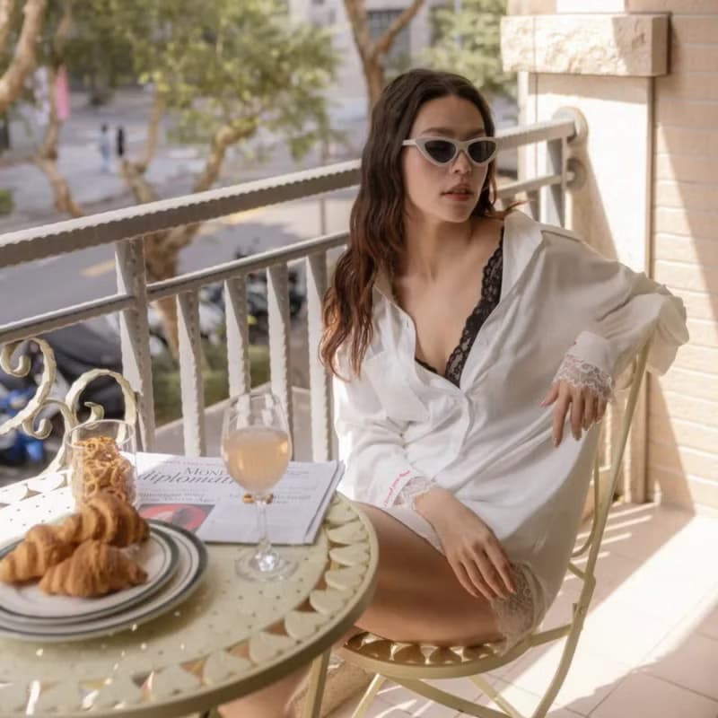 凝光緞慵懶蕾絲襯衫短褲套裝-幸福白 (可電繡 10月中後到貨)