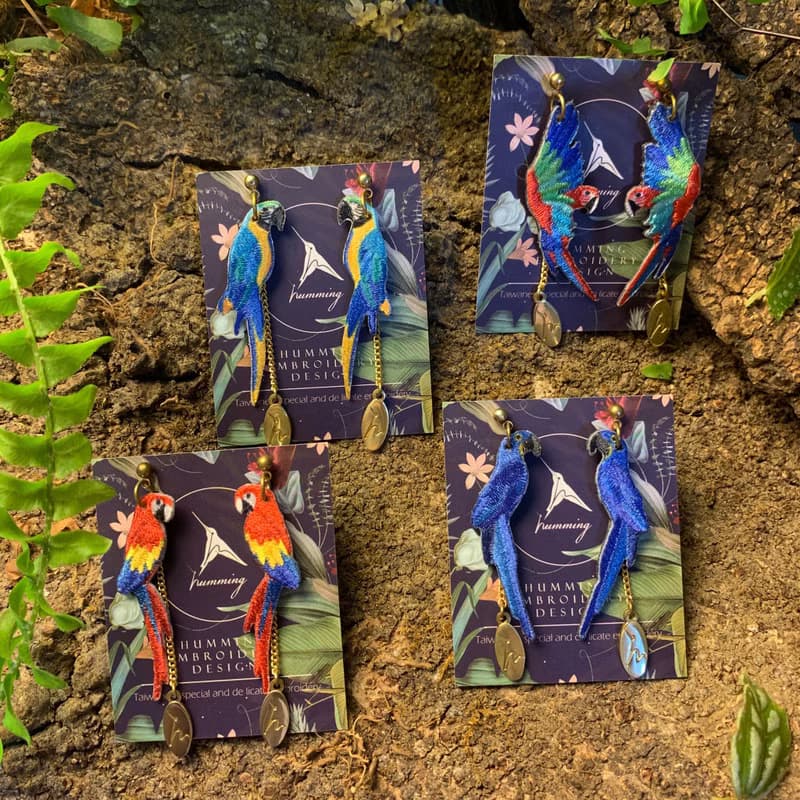 耳環 藍黃金剛鸚鵡 鳥 刺繡 手工 耳夾 禮盒 禮物