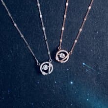 個性星球跳動頸鏈 (白金色)