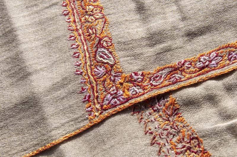 喀什米爾Cashmere 刺繡羊絨圍巾 純羊毛圍巾披巾 戒指絨披肩-花朵