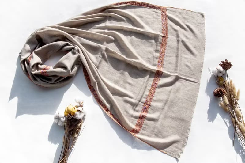 喀什米爾Cashmere 刺繡羊絨圍巾 純羊毛圍巾披巾 戒指絨披肩-花朵