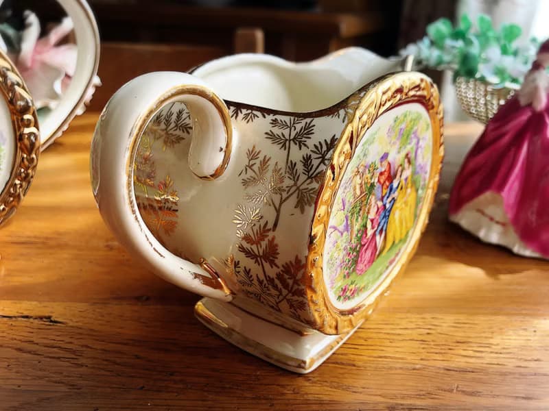 英國製Vintage Sadler 重金談情說愛立體蝴蝶結骨瓷奶壺