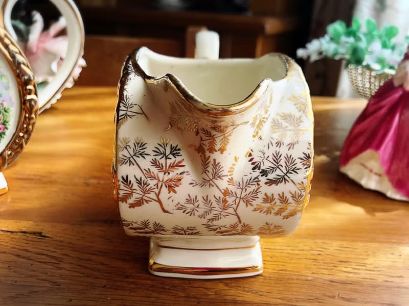 英國製Vintage Sadler 重金談情說愛立體蝴蝶結骨瓷奶壺