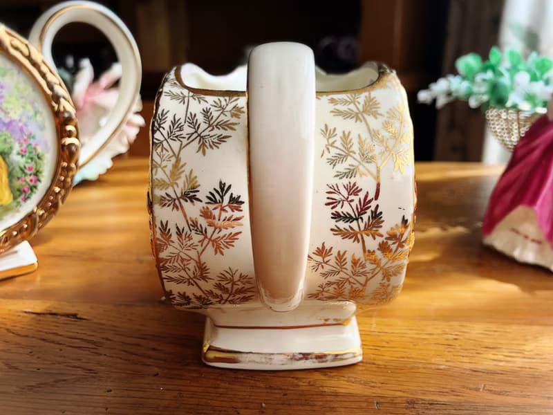 英國製Vintage Sadler 重金談情說愛立體蝴蝶結骨瓷奶壺