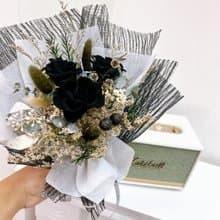 深情的樂譜 黑玫瑰永生花束 生日 告白 畢業 情人節 附提袋