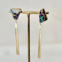 【金具が選べる】有田焼　金継ぎ　ピアス　イヤリング　リーフ柄　和柄　揺れる　ゴールドスウィングパーツ　伝統工芸　No.139