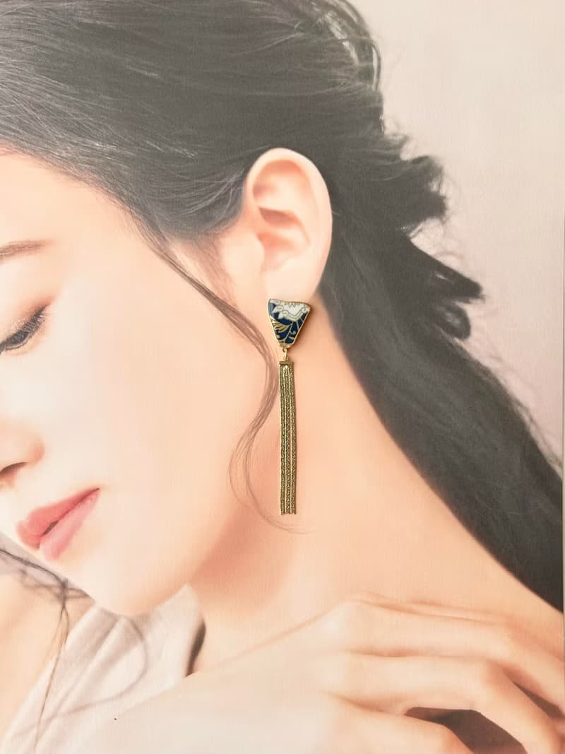 【金具が選べる】有田焼　金継ぎ　ピアス　イヤリング　リーフ柄　和柄　揺れる　ゴールドスウィングパーツ　伝統工芸　No.139