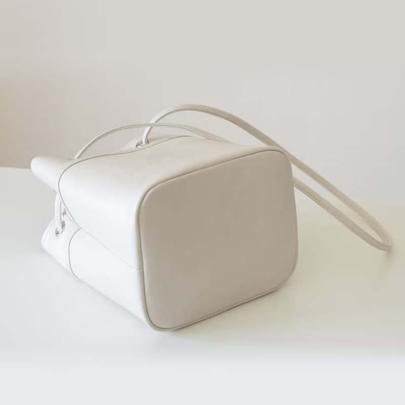 春夏新品 復古感油臘紋PU 自在變換多用水桶包【米白】托特/側背