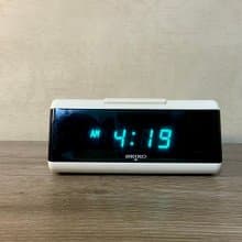 SEIKO - 螢光管 純白電子鐘