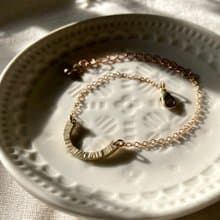 老林雜貨 | U型敲紋黃銅手鍊