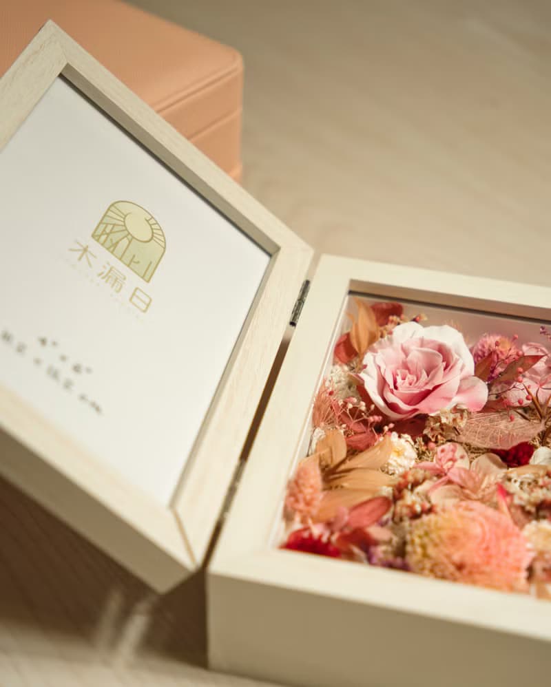 情人節馬卡龍永生花禮 玫瑰覆盆子寶盒相框