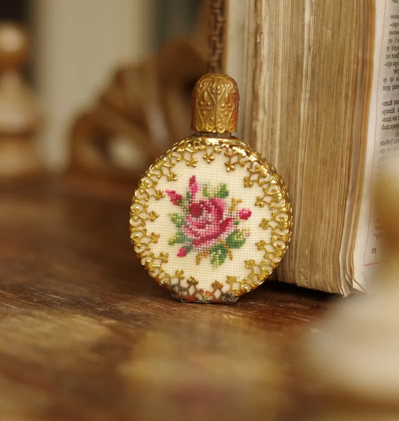 古董奧地利玫瑰花刺繡香水罐 少見款 W864A