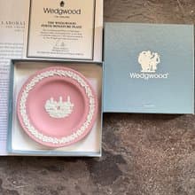 金銀寶貝  英國製經典瓷器 WEDGWOOD 粉紅白澳洲伯斯盤子