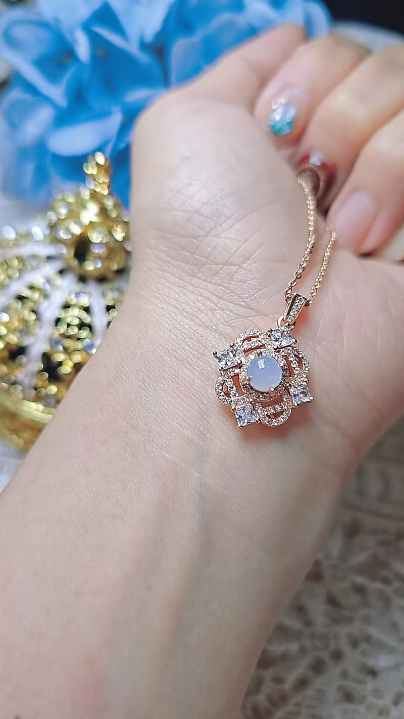 |貴氣美人|A貨翡翠冰玻淡粉紫蛋5.6mm純銀鍍18k玫精緻豪鑲項鍊
