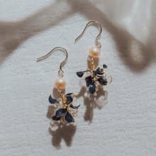 【捧花-神秘藍】垂墜耳環 | 水晶花飾品