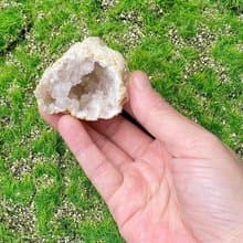 招財改運-天然原礦瑪瑙小小白晶洞 小晶洞  消磁 療癒 能量 開運