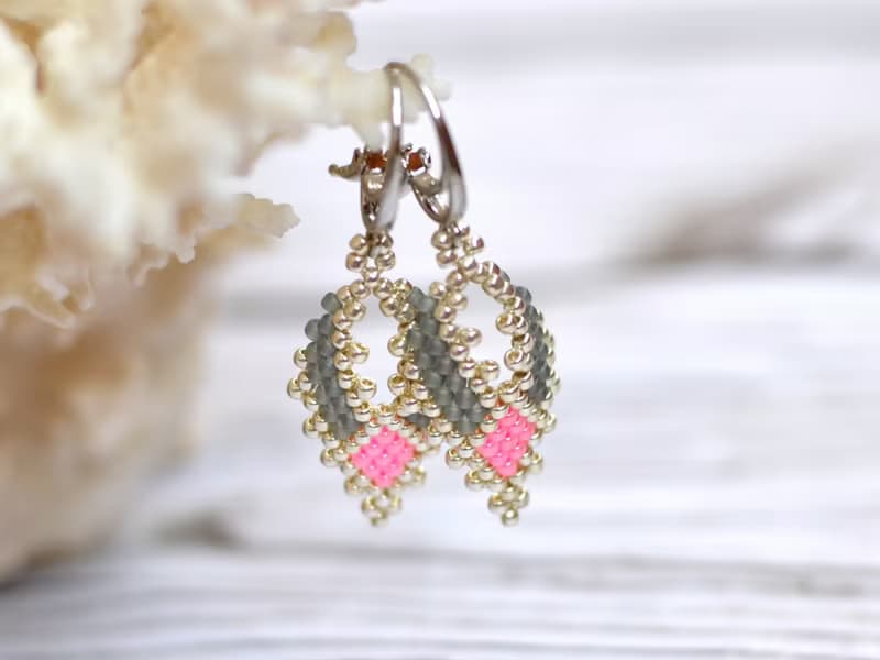 Beaded leaf earrings, Statement earrings, Dangle earrings, 手作, 耳環