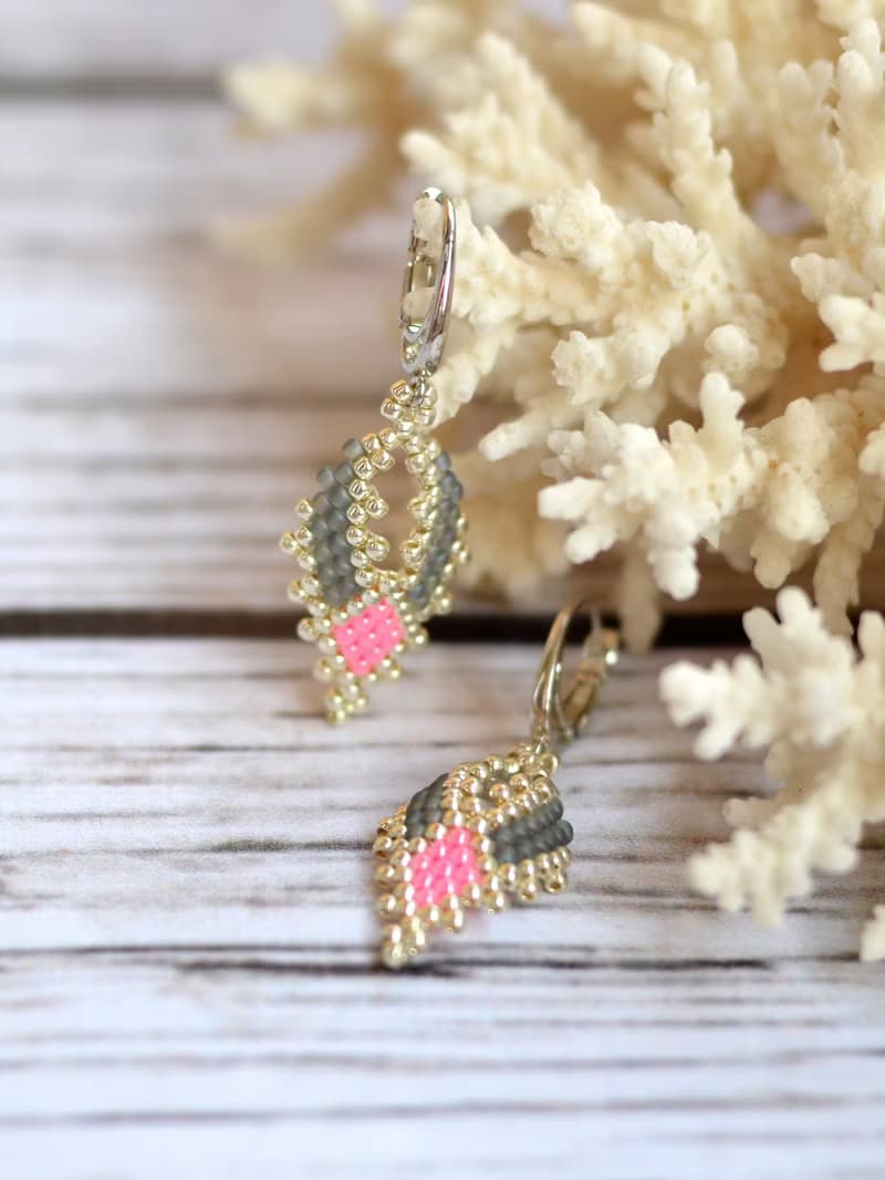 Beaded leaf earrings, Statement earrings, Dangle earrings, 手作, 耳環