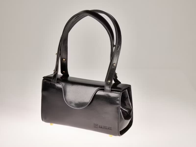 Black vegetable-tanned leather box bag