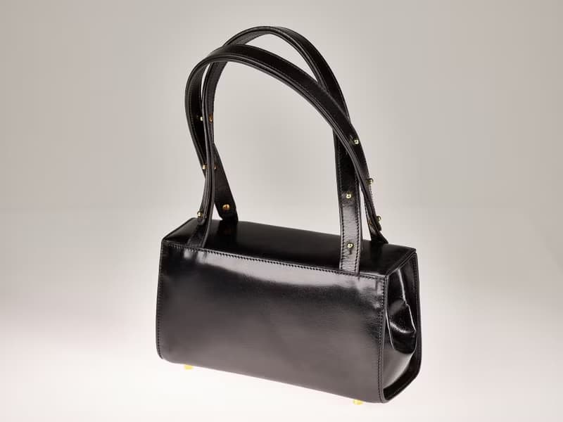 Black vegetable-tanned leather box bag