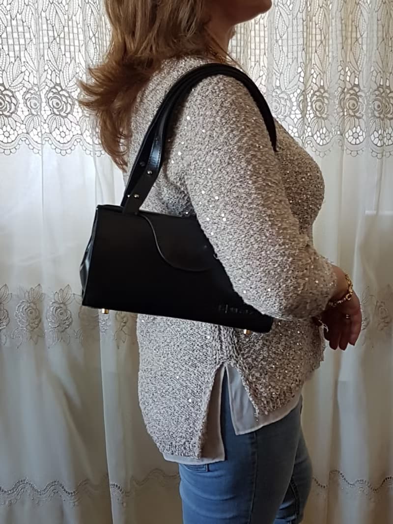 Black vegetable-tanned leather box bag