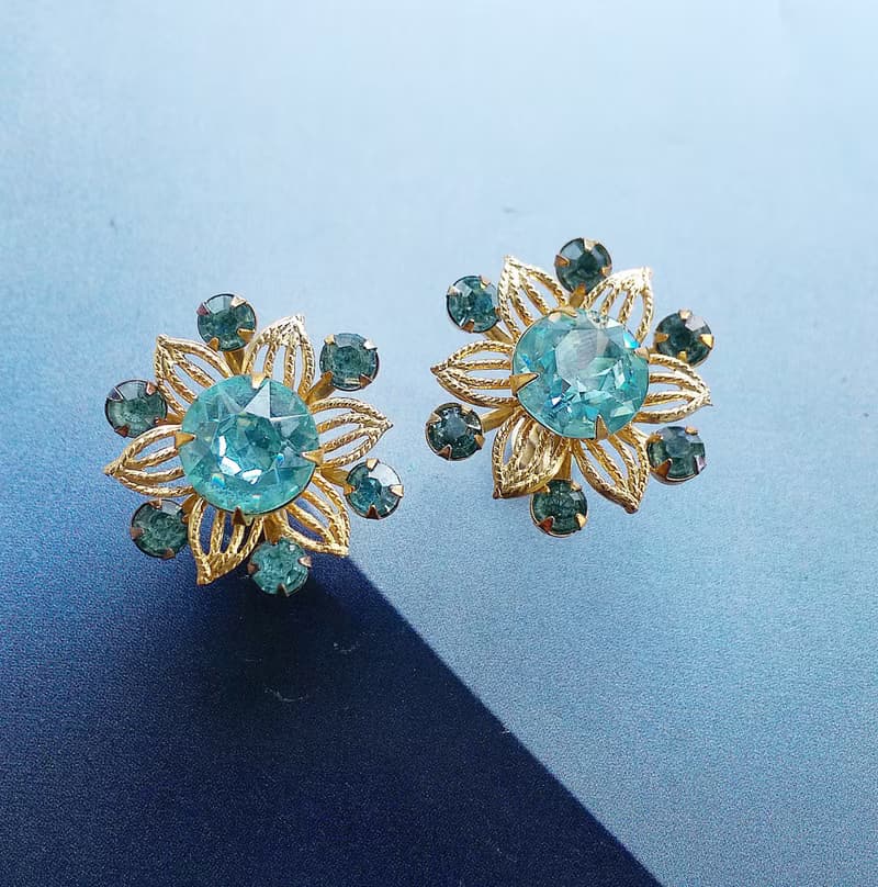 Vintage Jewelry 西洋古董飾品 立體 雪地 晶花 花形 栓式耳環