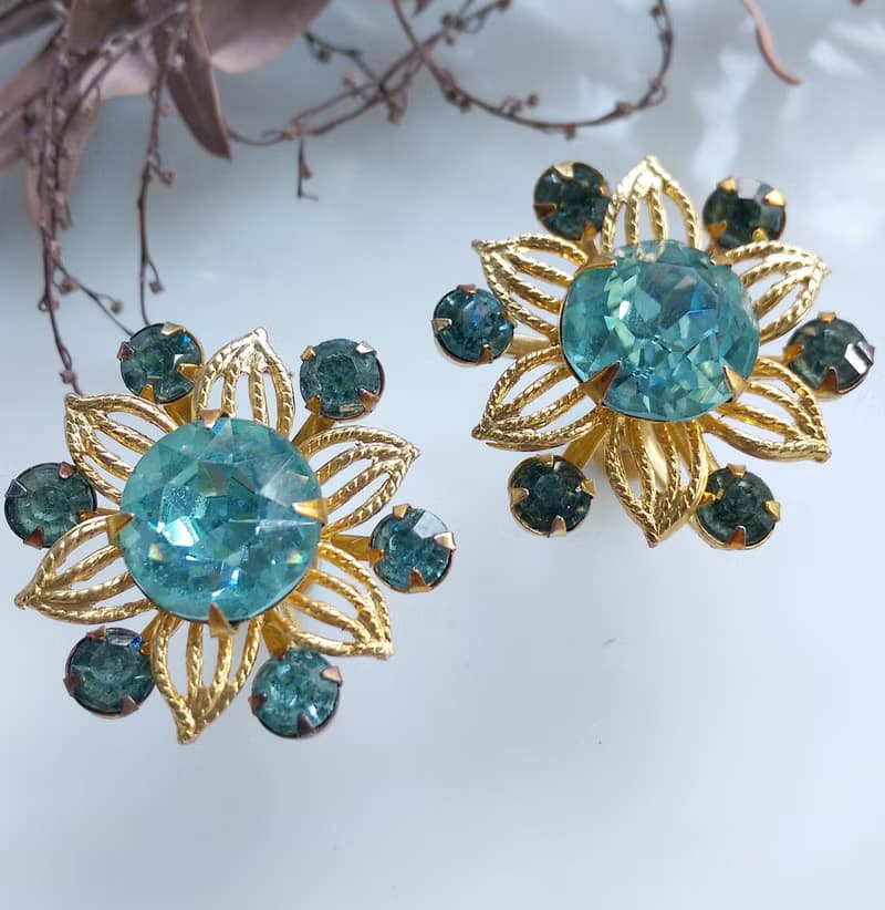 Vintage Jewelry 西洋古董飾品 立體 雪地 晶花 花形 栓式耳環