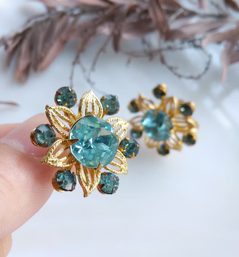 Vintage Jewelry 西洋古董飾品 立體 雪地 晶花 花形 栓式耳環