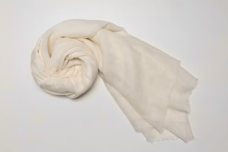 【聖誕禮物】喀什米爾羊絨飄逸戒指絨圍巾披肩 純奶白快速出貨