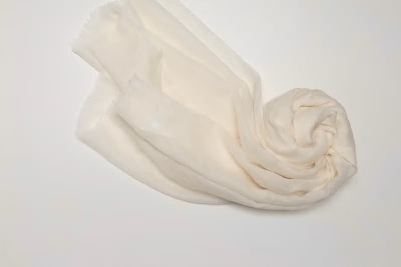 【聖誕禮物】喀什米爾羊絨飄逸戒指絨圍巾披肩 純奶白快速出貨