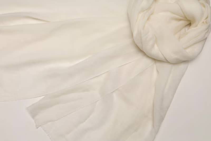 【聖誕禮物】喀什米爾羊絨飄逸戒指絨圍巾披肩 純奶白快速出貨