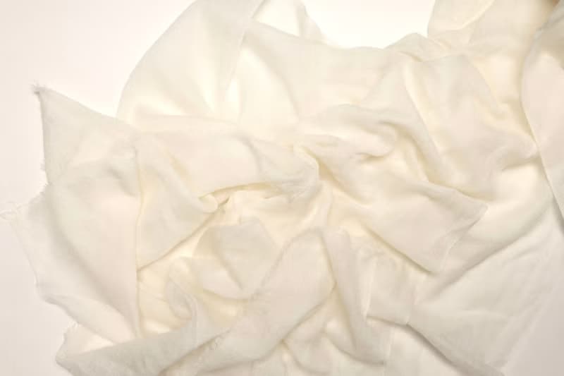 【聖誕禮物】喀什米爾羊絨飄逸戒指絨圍巾披肩 純奶白快速出貨