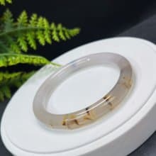 精品 淺灰瑪瑙手镯 64MM 冰潤起光飄花圓條玉髓手環 氣質百搭柔美