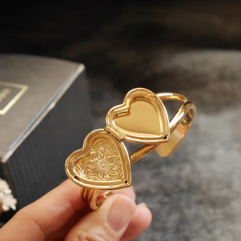 古董Avon 1993年金色雕花愛心Locket照片手環手鐲 原裝盒 BR297